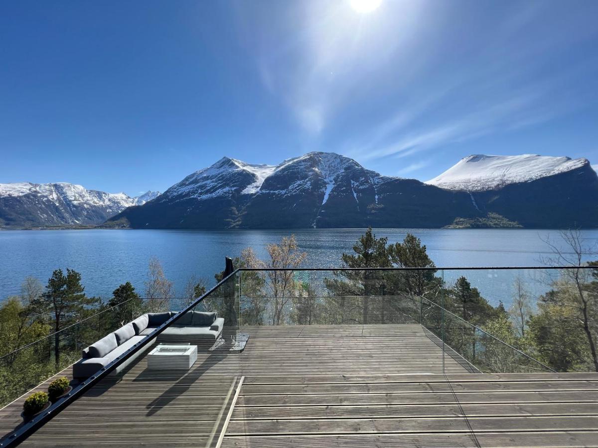 Villa Kristina / Andalsnes Torvik Exterior photo